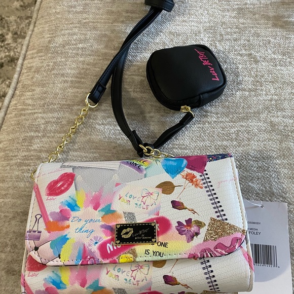 Betsey Johnson Handbags - NWT Betsey Johnson crossbody purse